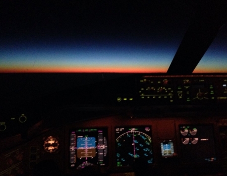 Boeing 777 cockpit night view